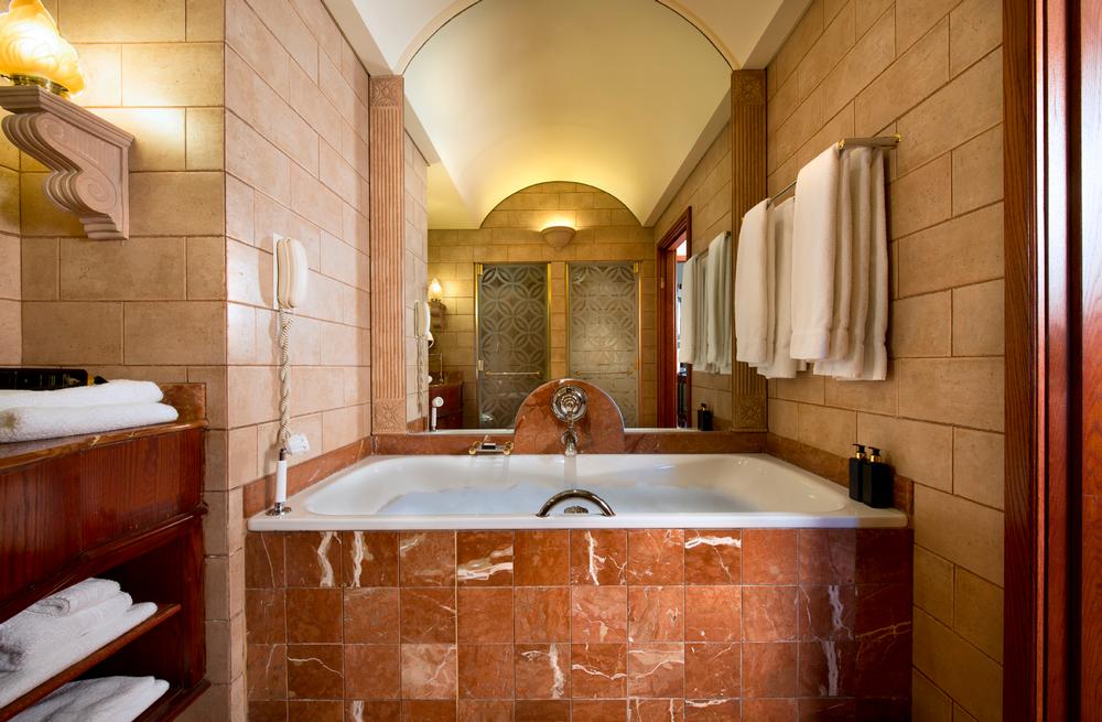 Michelangelo Hotel Superior Room Bathroom